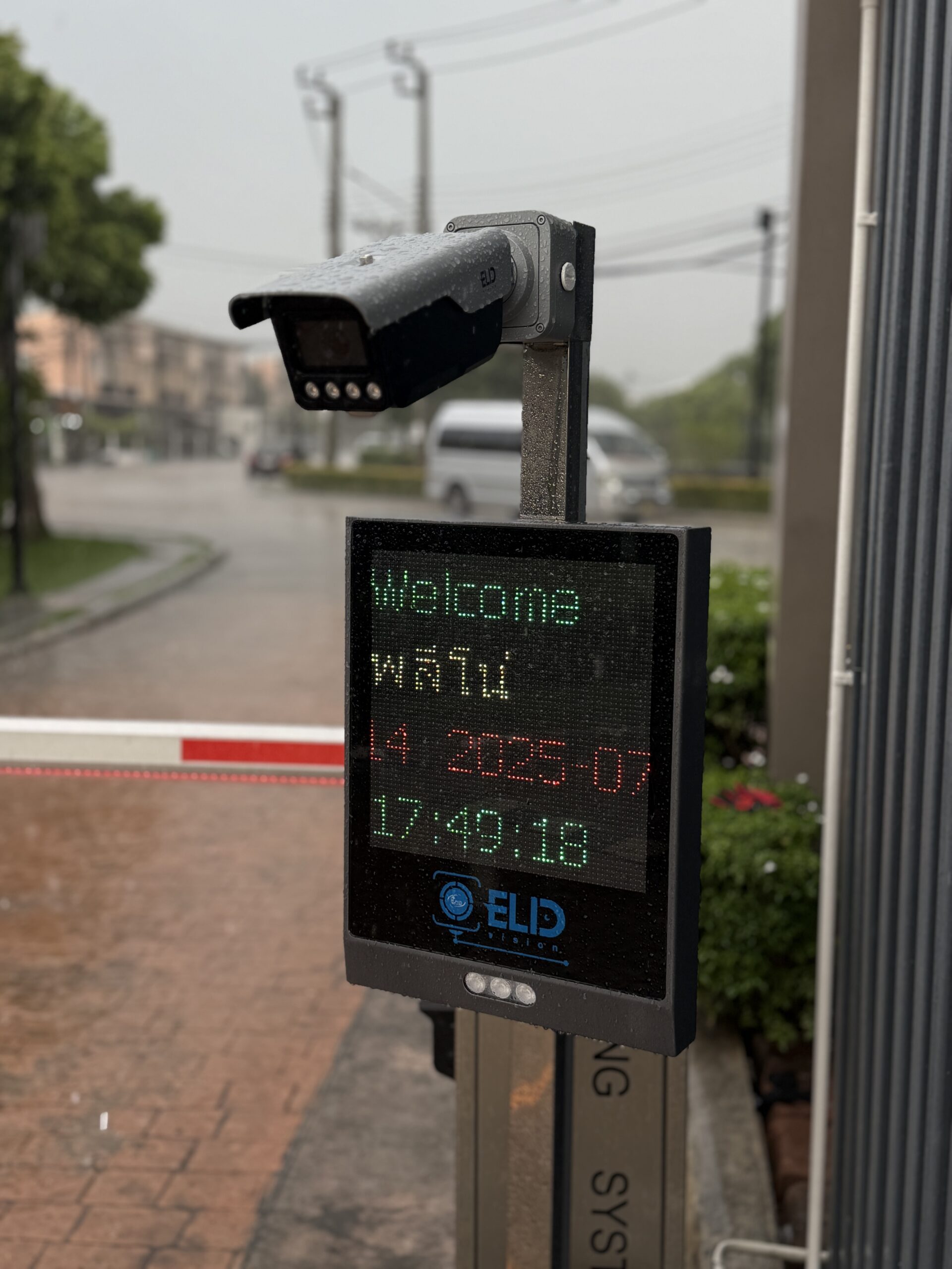 ภาพกล้องอ่านป้ายทะเบียน LPR พร้อมจอ LED